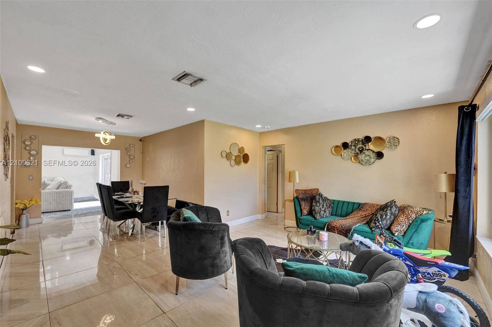 231 SW 64th Way, Pembroke Pines, FL 33023 Large-format tile flooring, recessed ceiling lighting, and neutral wall tones