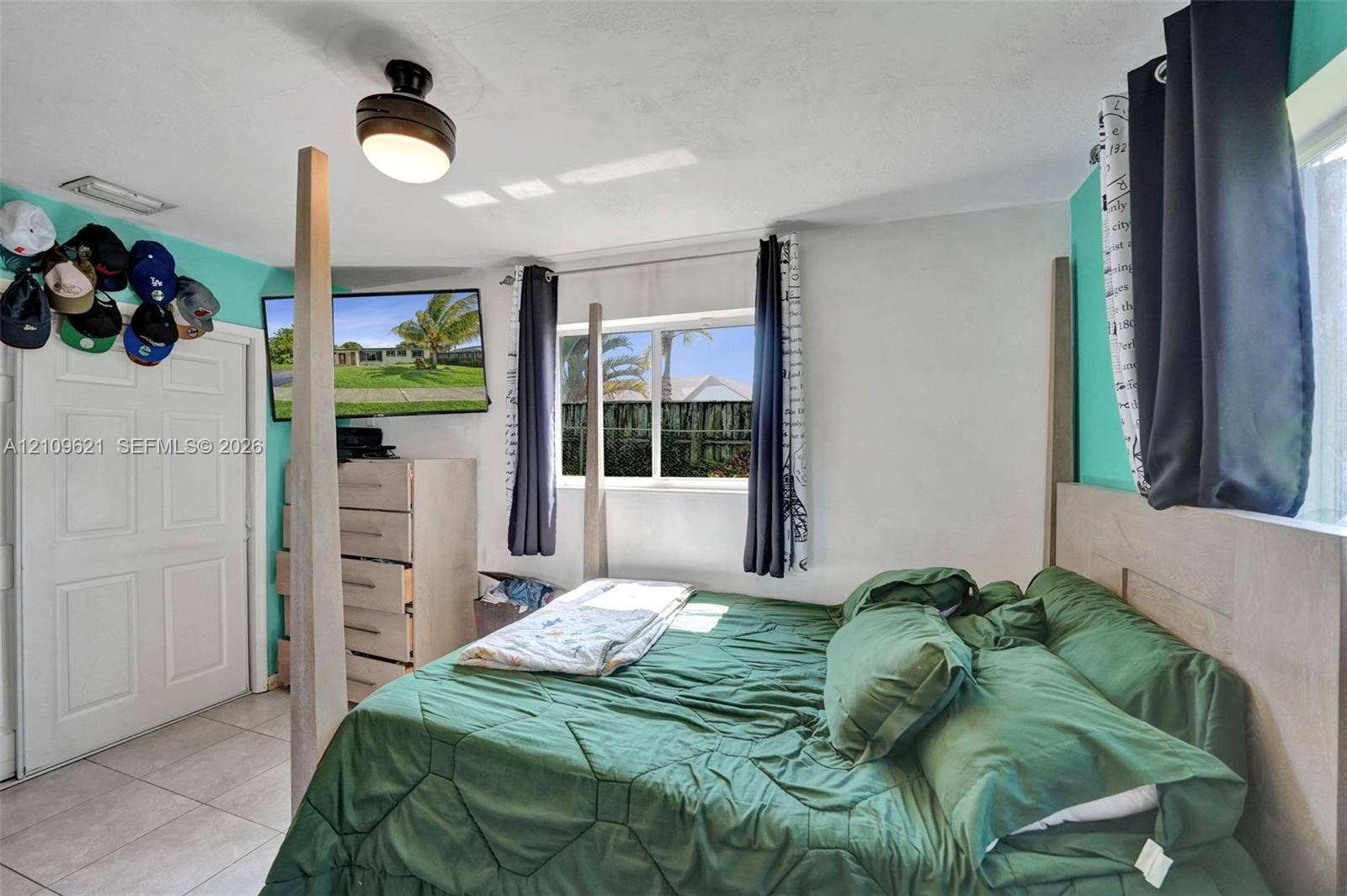 231 SW 64th Way, Pembroke Pines, FL 33023 Tile flooring, neutral wall finishes, and a single-light ceiling-mounted fixture
