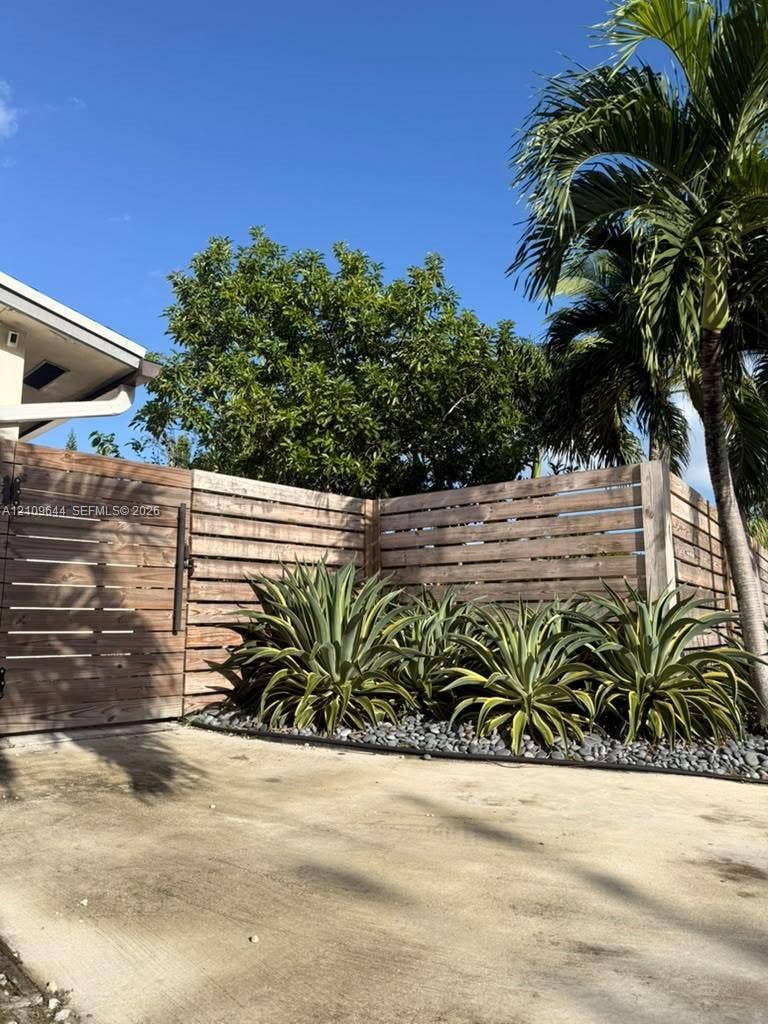 1881 SW 42nd Terrace, #2, Fort Lauderdale, Fort Lauderdale, FL 33317 Photo 2