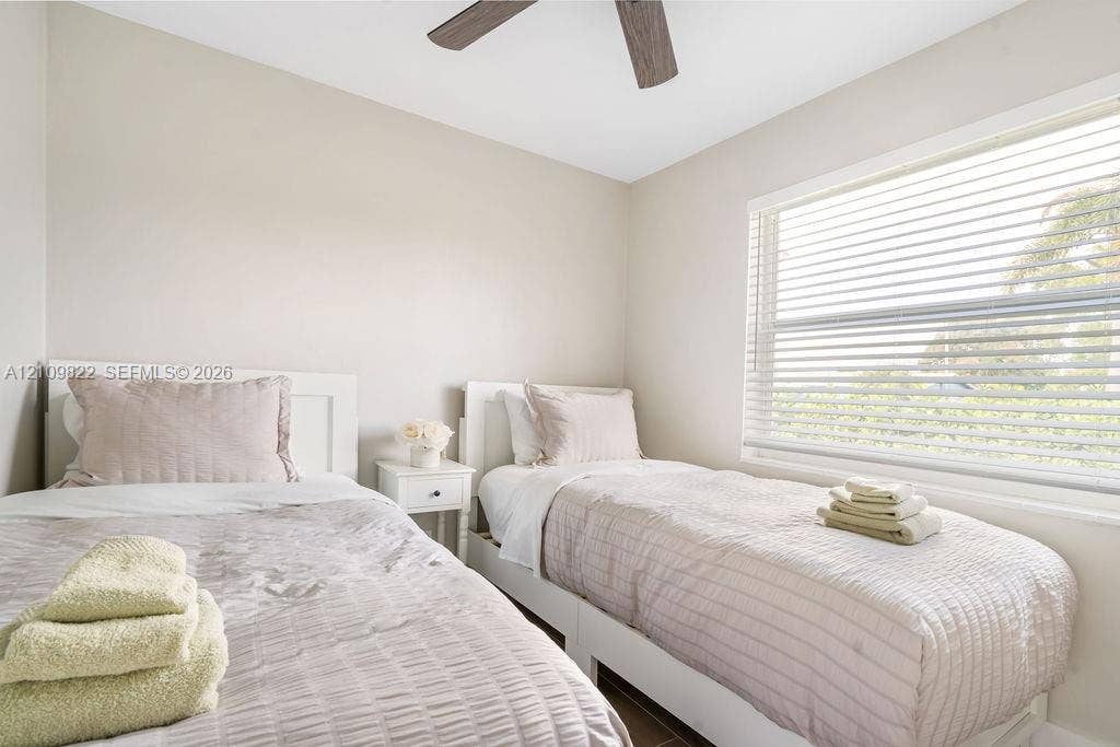 913 Lighthouse Drive, North Palm Beach, North Palm Beach, FL 33408 Neutral interior with horizontal window blinds and a ceiling fan