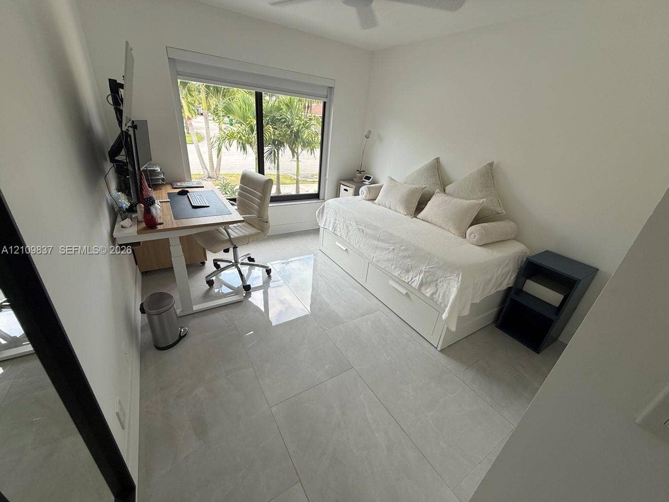 Bedroom/Office
