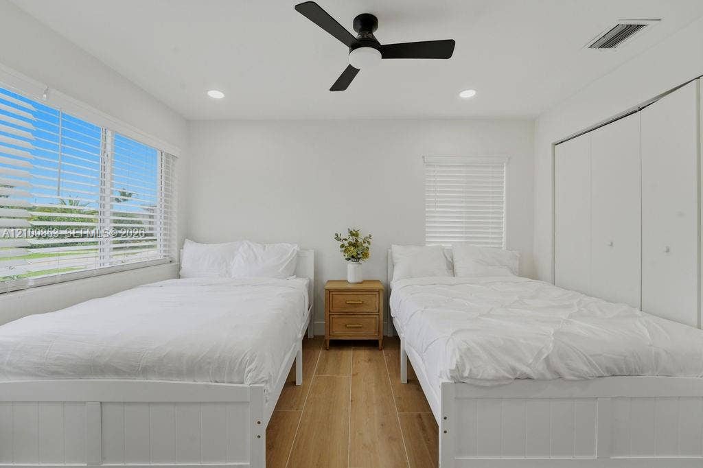 800 Alamanda Drive, North Palm Beach, North Palm Beach, FL 33408 Wood-finish flooring, recessed lighting, matte black ceiling fan, dual windows with horizontal blinds, and floor-to-ceiling closet with sliding doors