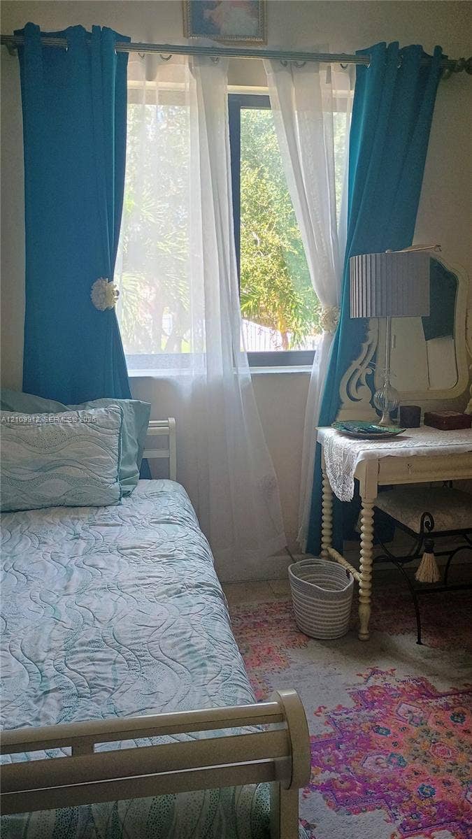 3253 SW 150 Court, Miami, FL 33185 Single-pane window with a black frame