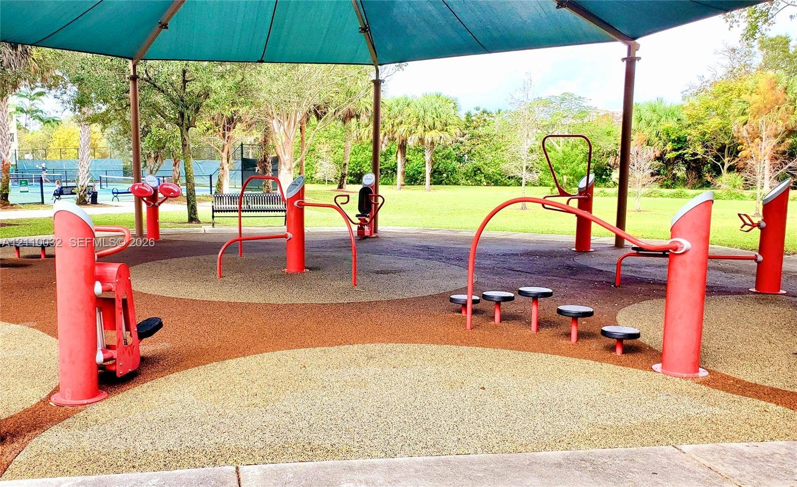 605 Oaks Drive, #601, Pompano Beach, Pompano Beach, FL 33069 Outdoor fitness area