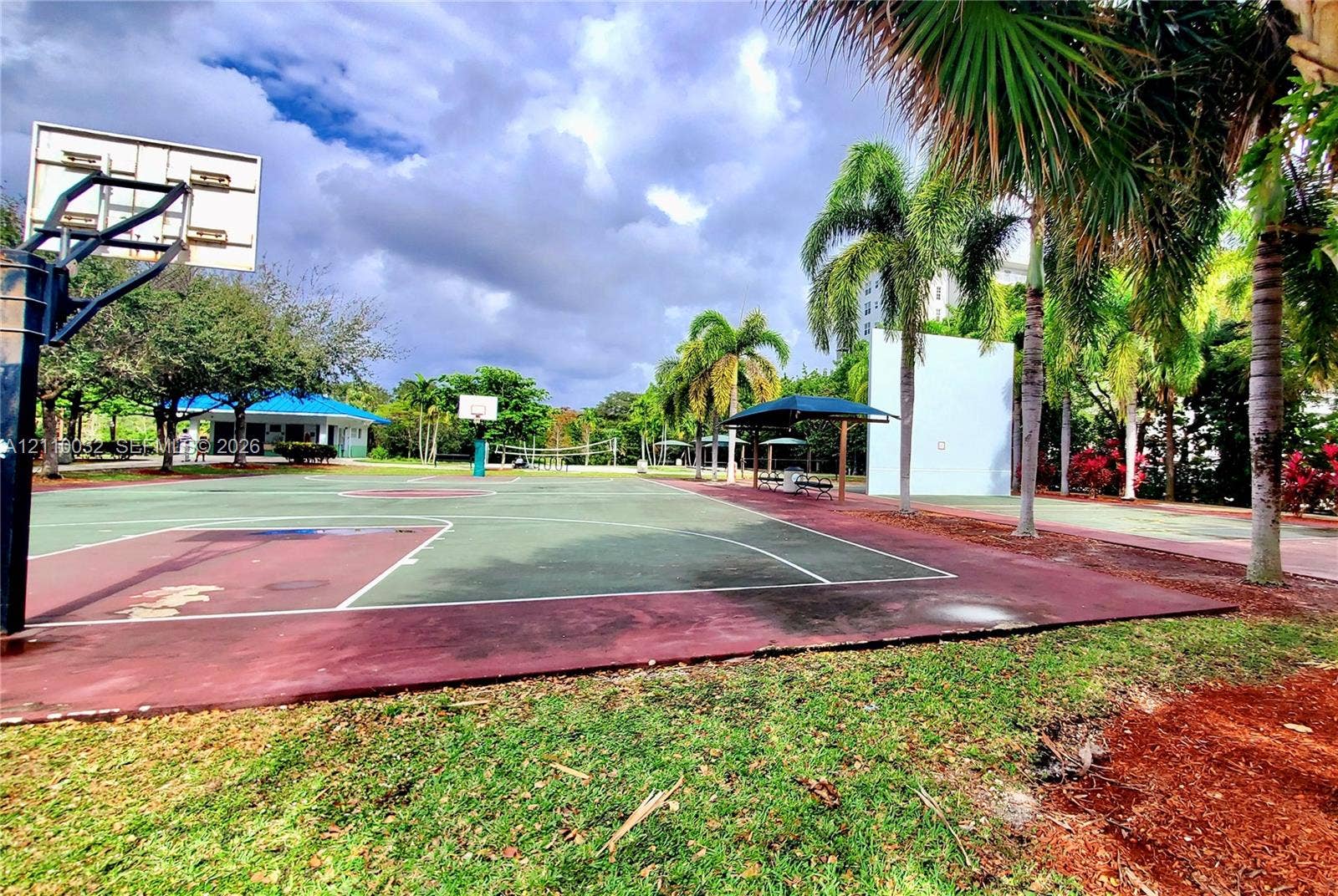 605 Oaks Drive, #601, Pompano Beach, Pompano Beach, FL 33069 Outdoor basketball court