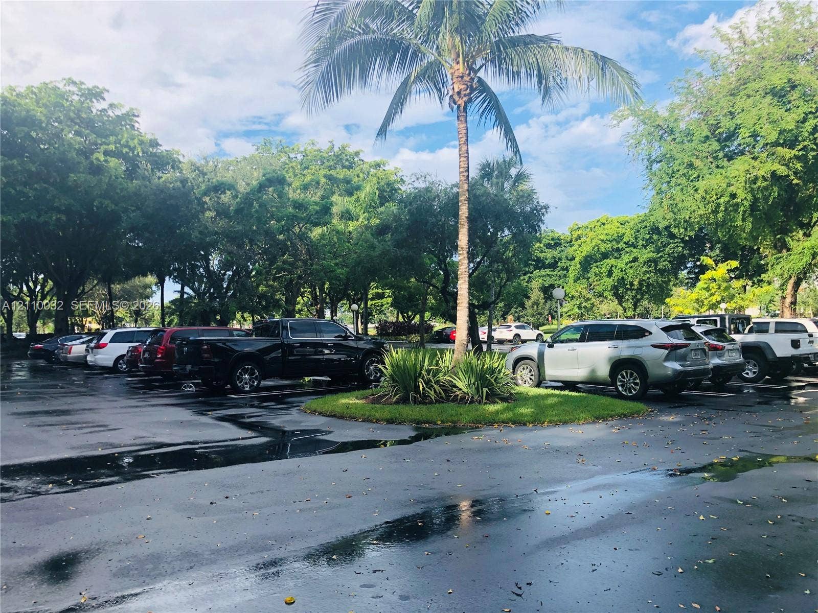 605 Oaks Drive, #601, Pompano Beach, Pompano Beach, FL 33069 parking area