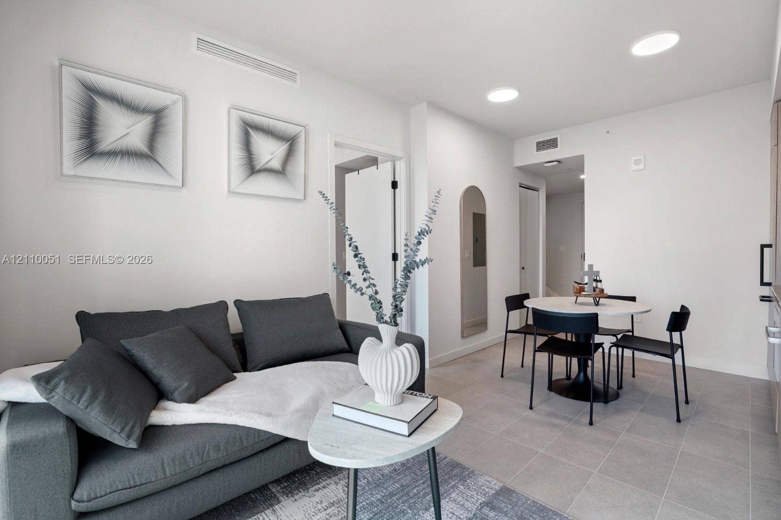 121 NE 5th Street, #1703, Miami, FL 33132 Interior space featuring large-format tile flooring, recessed ceiling lighting, and a neutral color palette