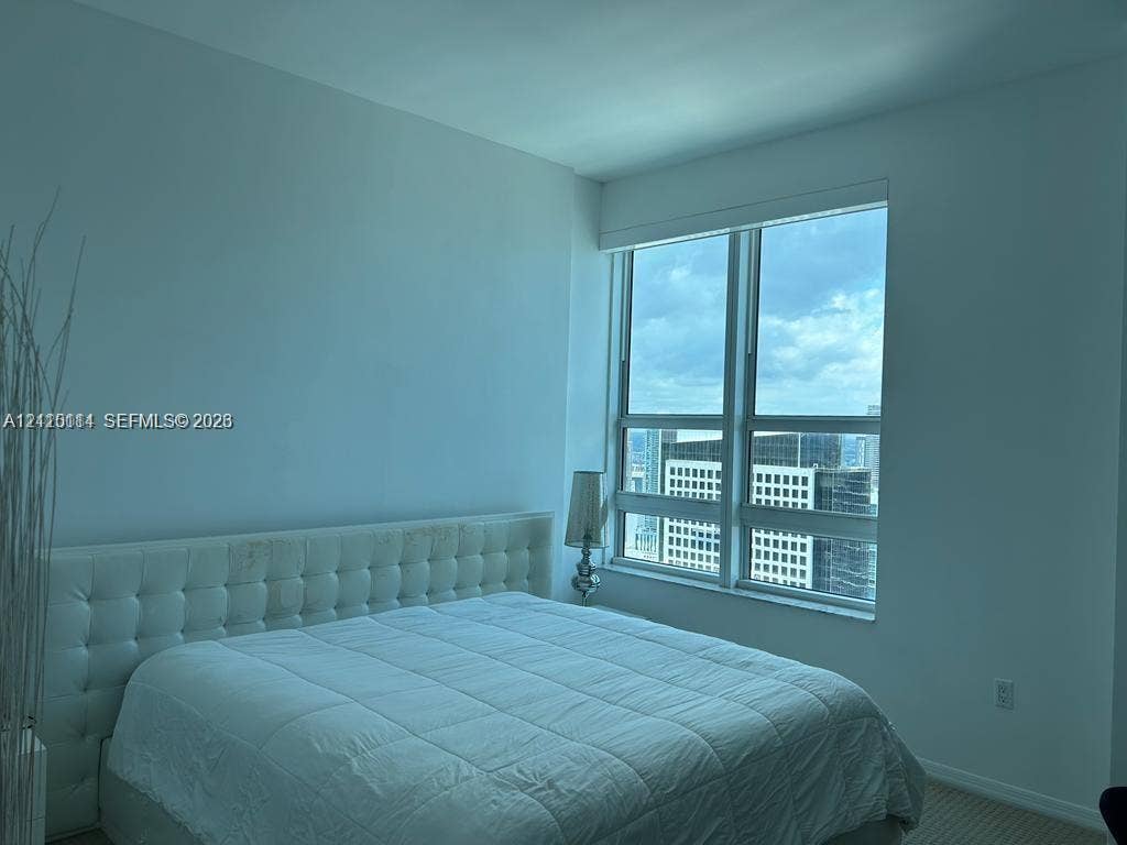 950 Brickell Bay Drive, #5108, Miami, Miami, FL 33131 Floor-to-ceiling windows with expansive glass panels and neutral carpeting