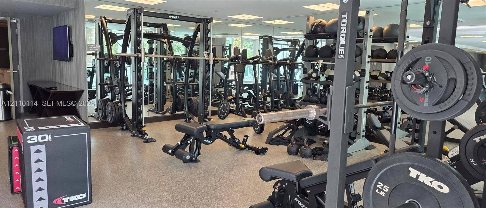950 Brickell Bay Drive, #5108, Miami, Miami, FL 33131 Fitness center featuring floor-to-ceiling mirrors, recessed lighting, and rubberized flooring