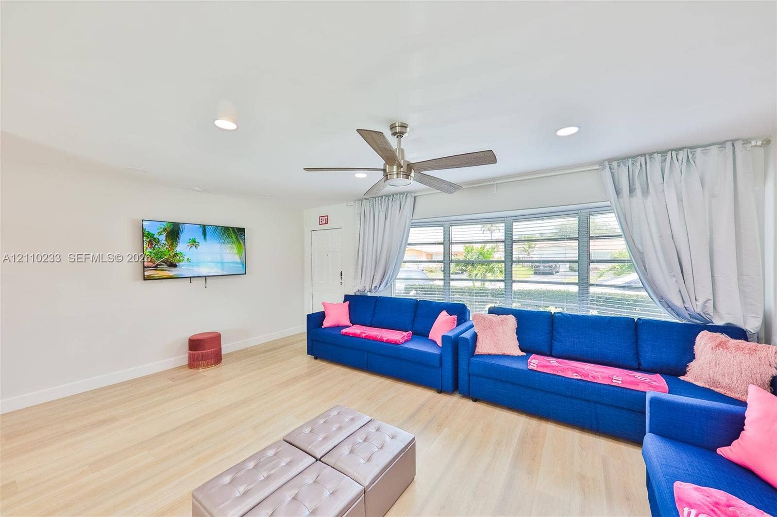 614 S Crescent Drive, Hollywood, FL 33021 Living area featuring light-toned wood-finish flooring, recessed lighting, and a multi-blade ceiling fan