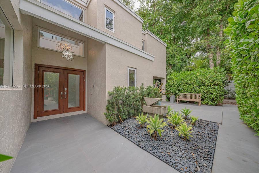 Property photo for 20275 W Oak Haven Circle, Miami, FL