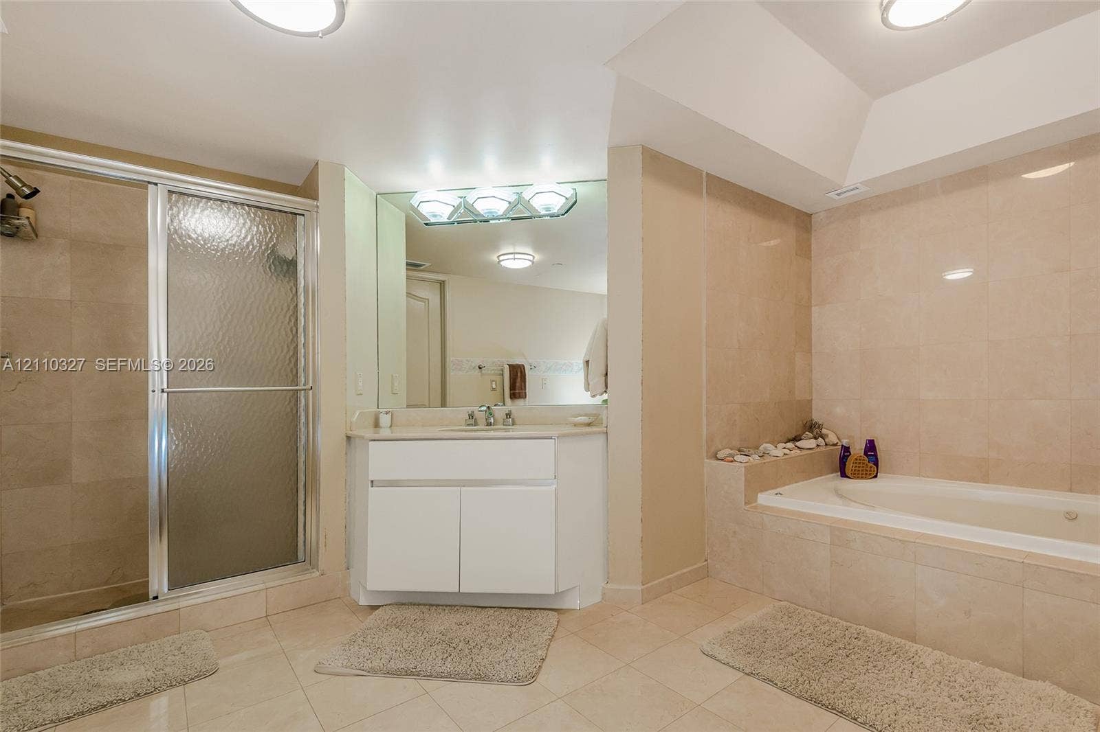 2nd bathroom, Jack & Jill