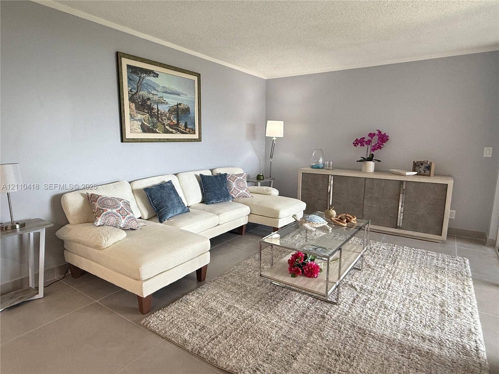 950 Egret Circle, #5409, Delray Beach, Delray Beach, FL 33444 Neutral-toned wall finish featuring large-format ceramic tile flooring