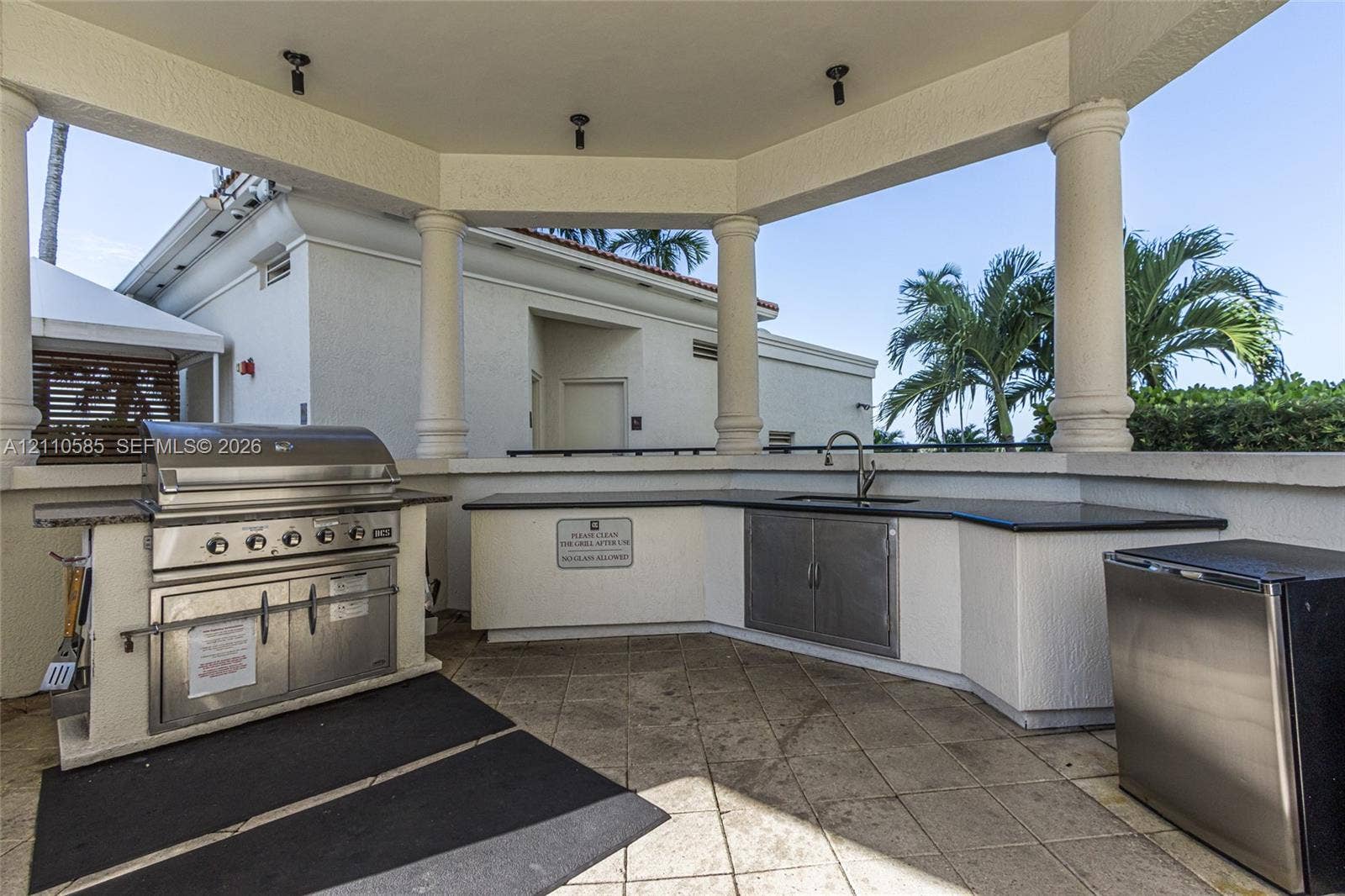 600 W Las Olas Boulevard, #202S, Fort Lauderdale, FL 33312 Outdoor BBQ area