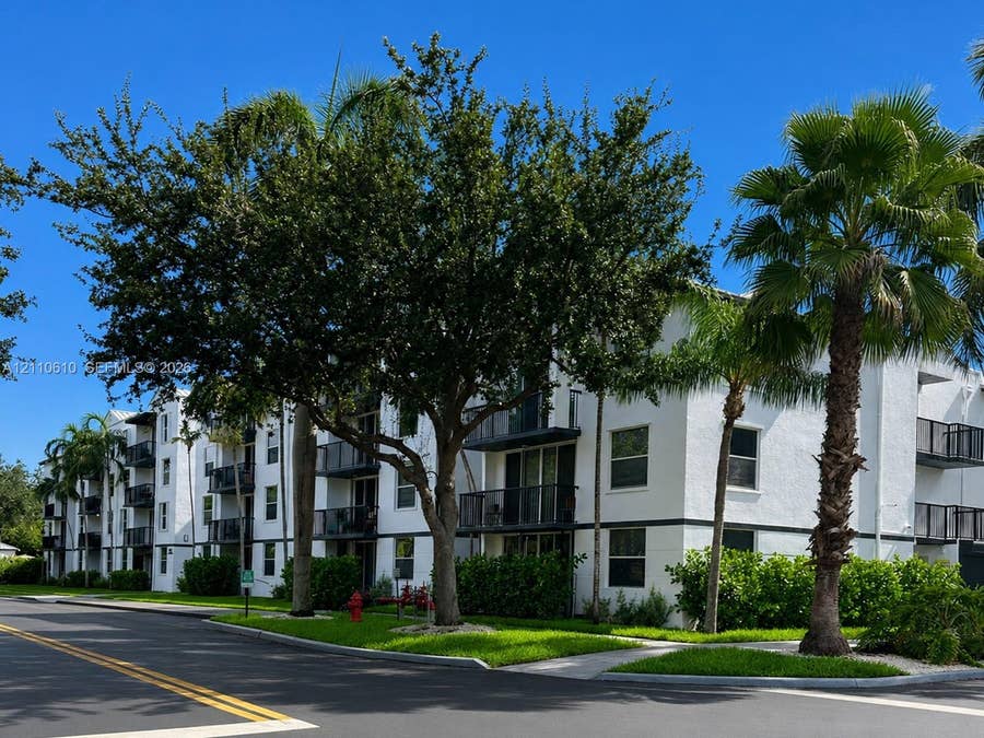 Property photo for 649 E Sheridan Street, #304, Dania Beach, FL