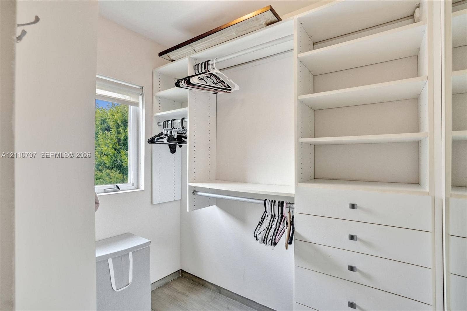 walking closet