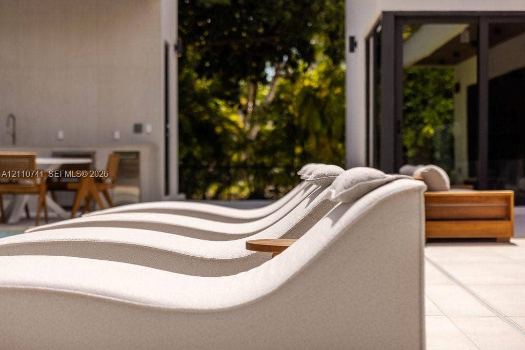 9445 SW 73rd Avenue, Pinecrest, FL 33156 Outdoor lounge