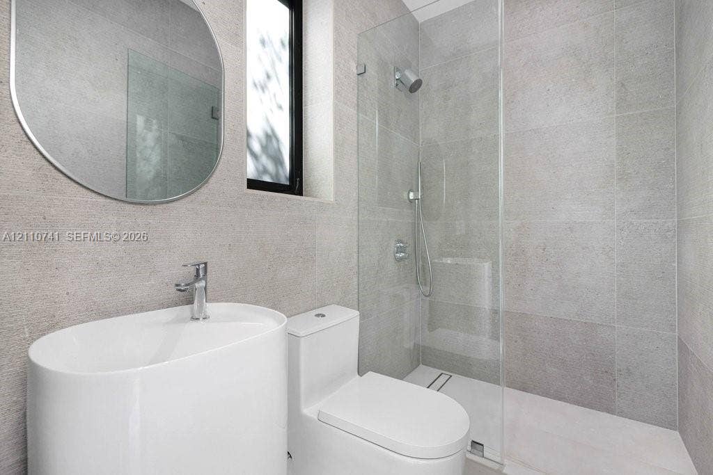 9445 SW 73rd Avenue, Pinecrest, FL 33156 Full Cabana Bath