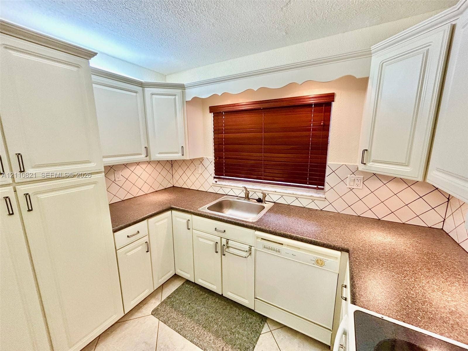 9020 Sunrise Lakes Boulevard, #303, Sunrise, FL 33322 Photo 2