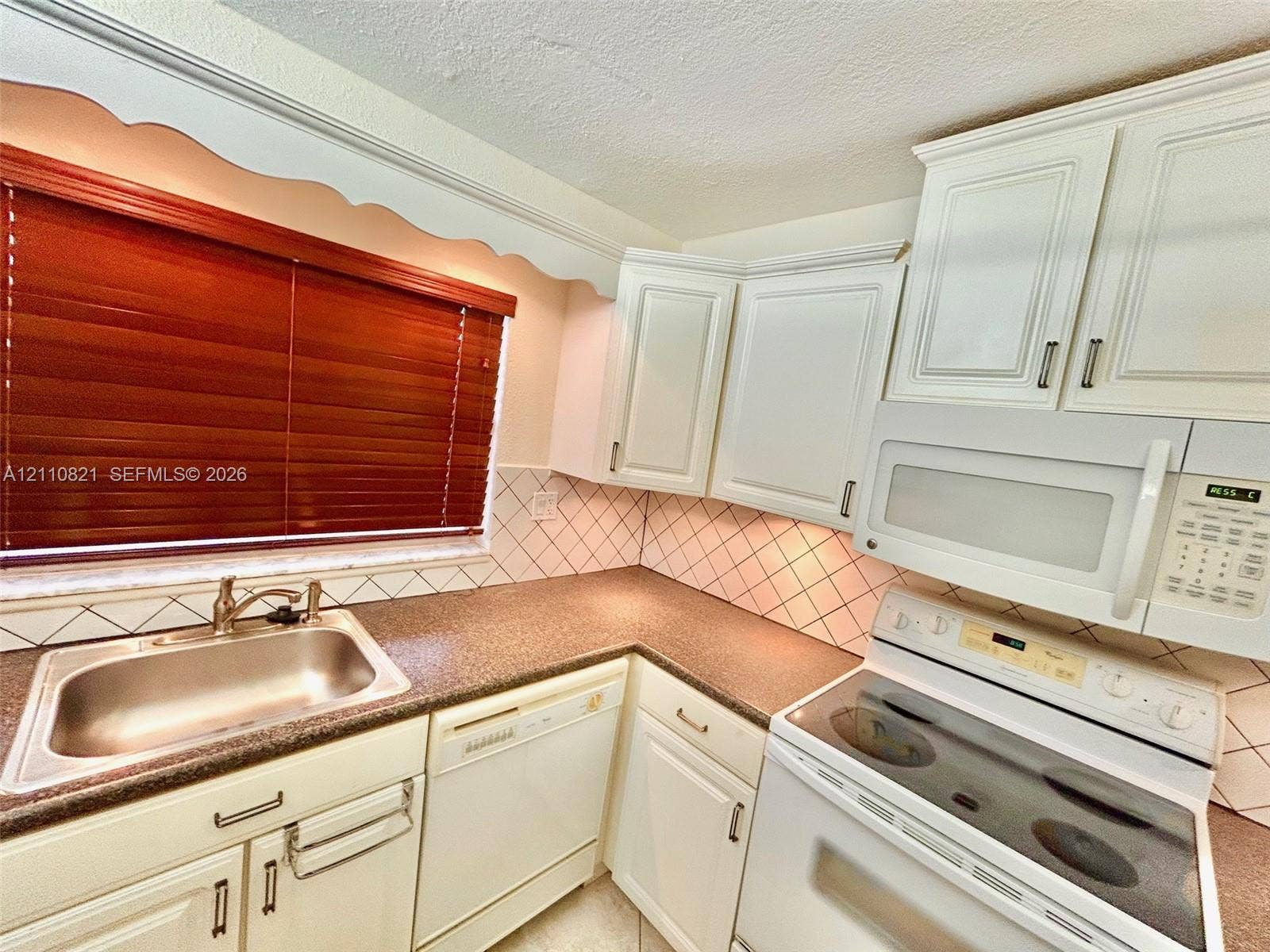 9020 Sunrise Lakes Boulevard, #303, Sunrise, FL 33322 Photo 3