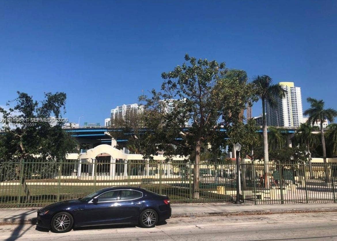 320 SW 4th Avenue, #5, Miami, Miami, FL 33130 Jose Marti Park - Across the Street