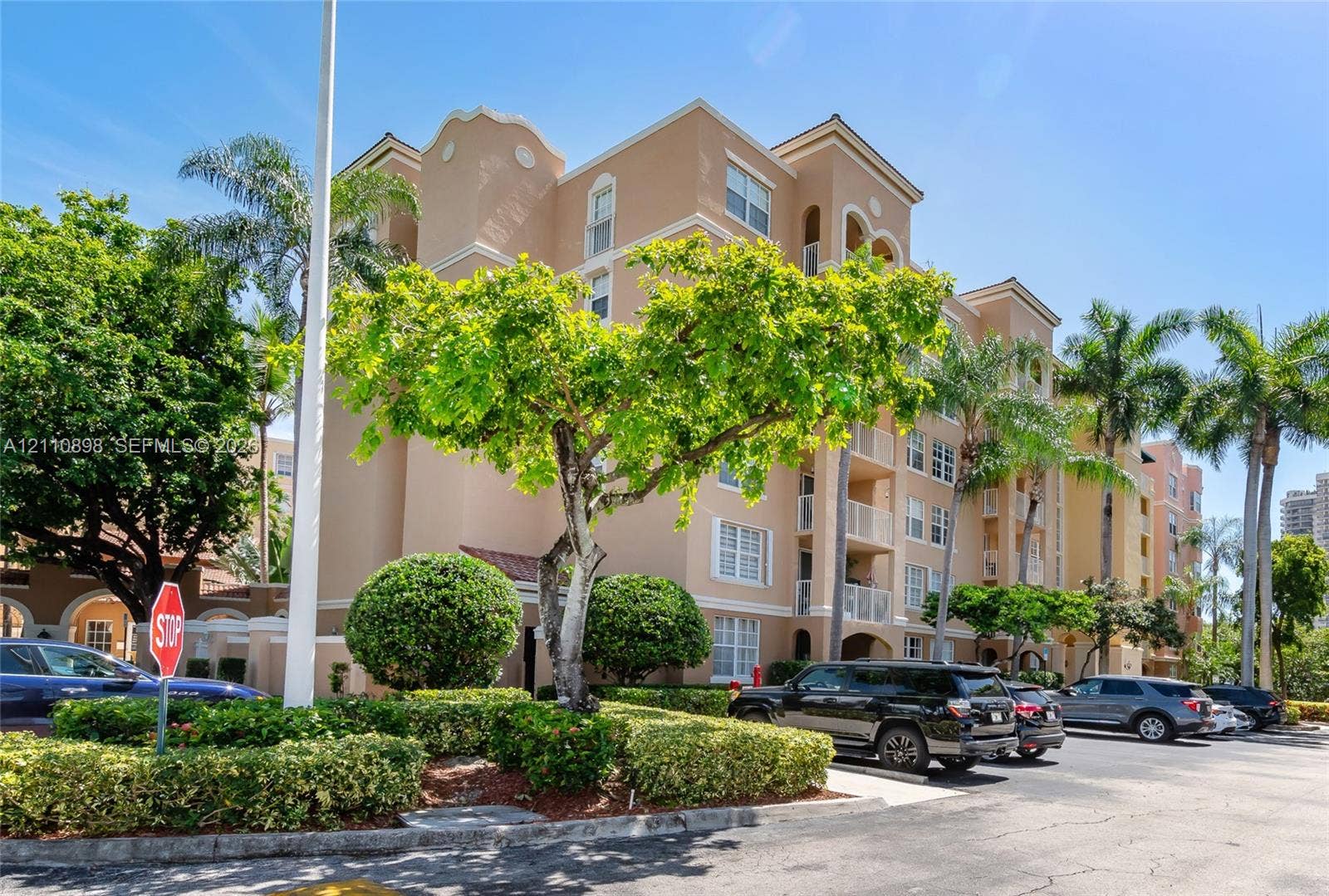 19655 E Country Club Drive, #6207, Aventura, FL 33180 Photo 2