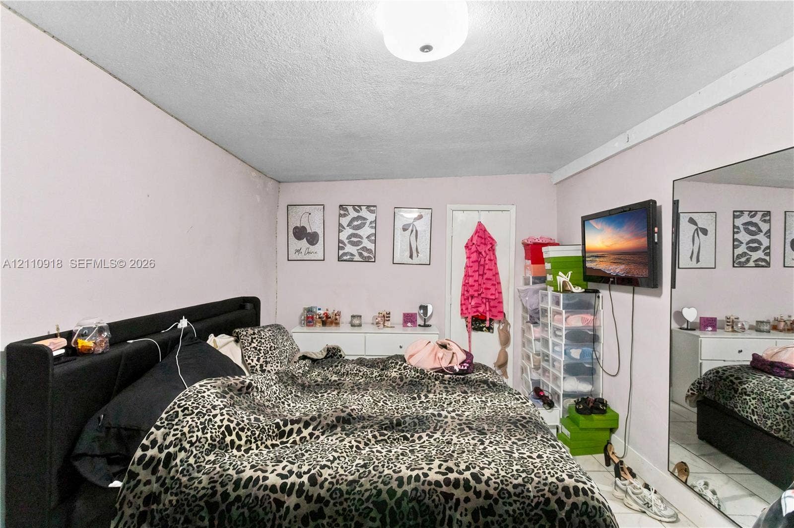 2007 NW 89th Street, Miami, FL 33147 Interior space featuring a full-wall mirror and a centered overhead dome light fixture