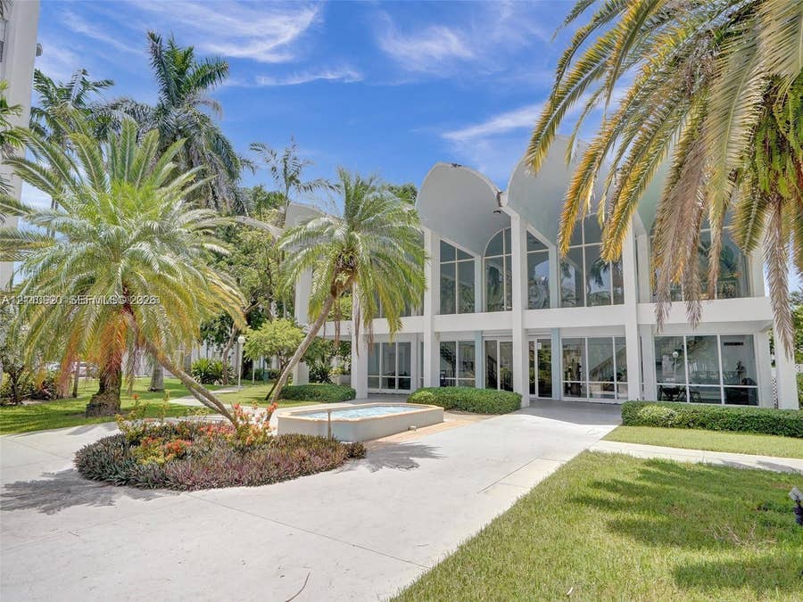 Property photo for 486 NW 165th St Road, #B-305, Miami, FL