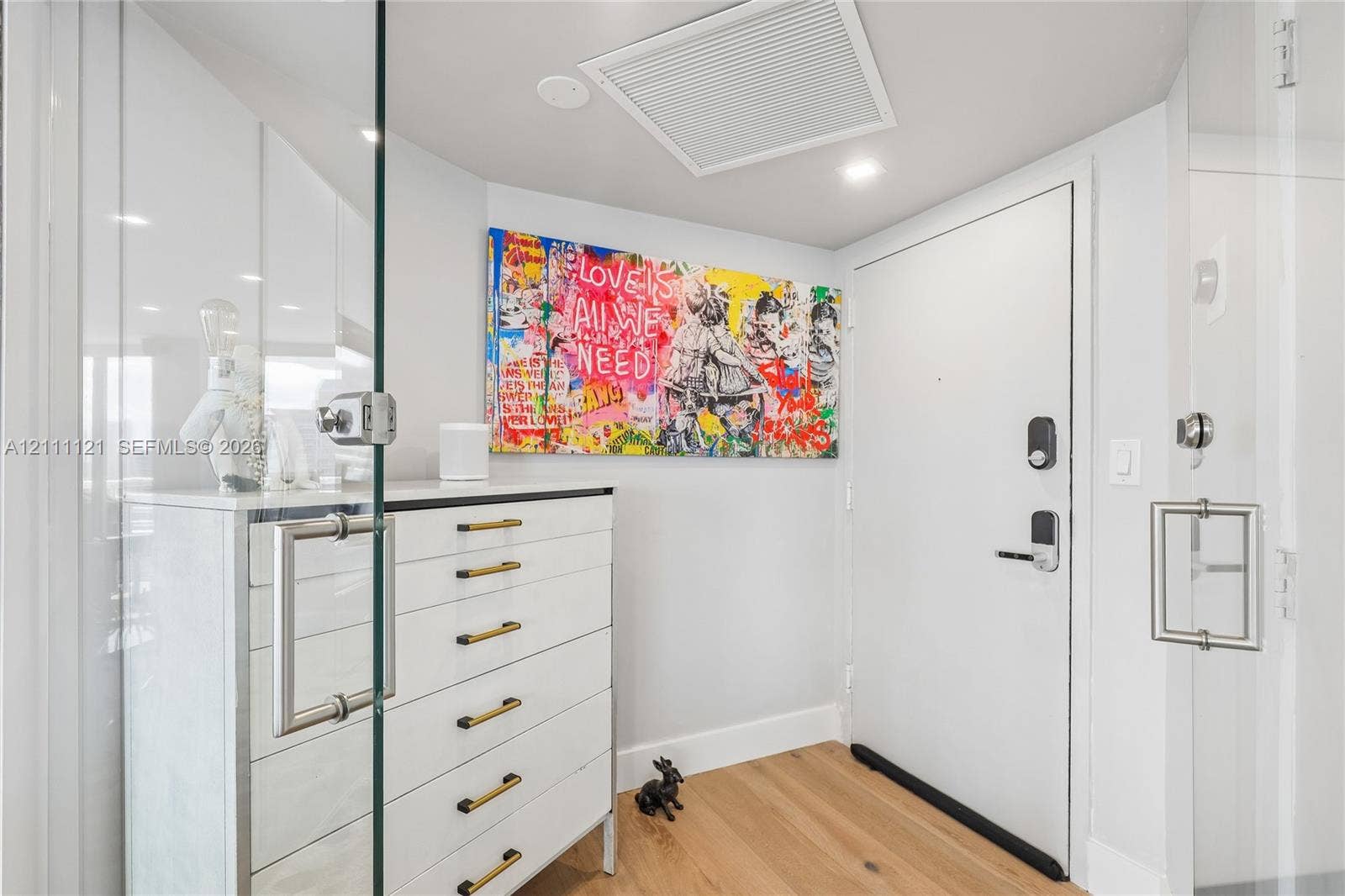 3300 NE 192nd Street, #1813, Aventura, FL 33180 Custom glass foyer entry