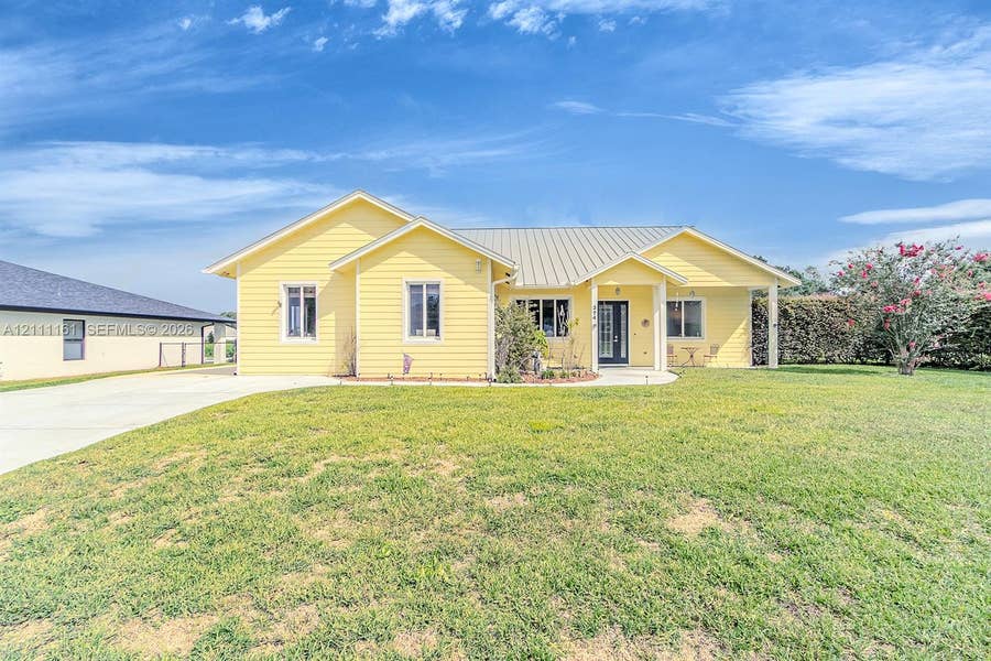 Property photo for 374 Parker Street NE, Lake Placid, FL
