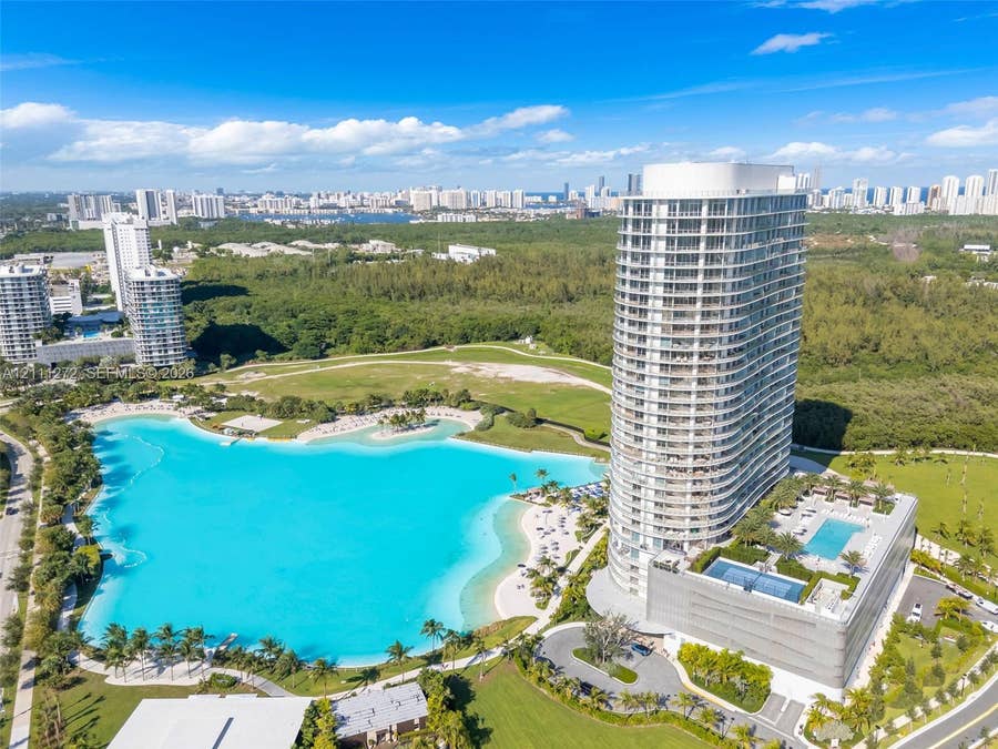 Property photo for 2411 Laguna Circle, #905, North Miami Beach, FL