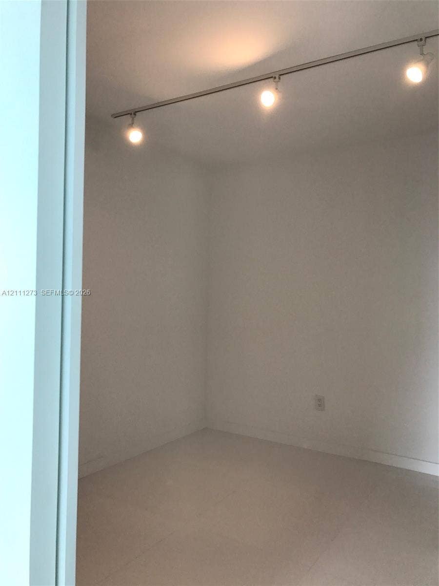 460 NE 28th Street, #3101, Miami, Miami, FL 33137 Den
