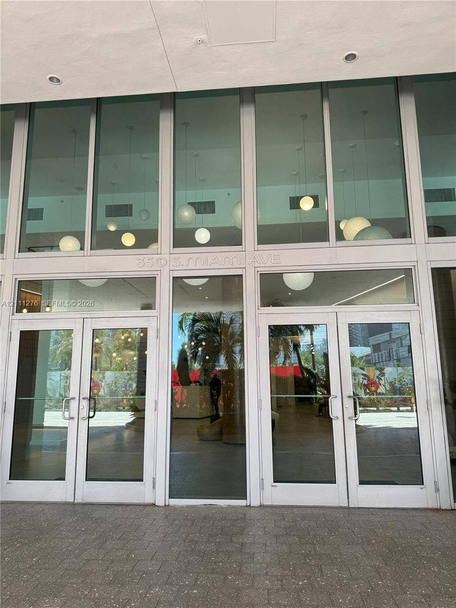 Building entrance with ample space; 24-hour security service.