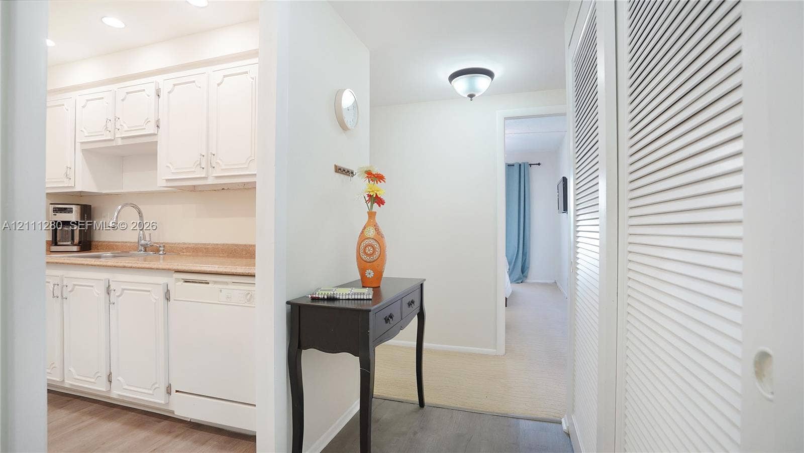 400 N Riverside Drive, #305, Pompano Beach, FL 33062 Foyer entrance, pantry