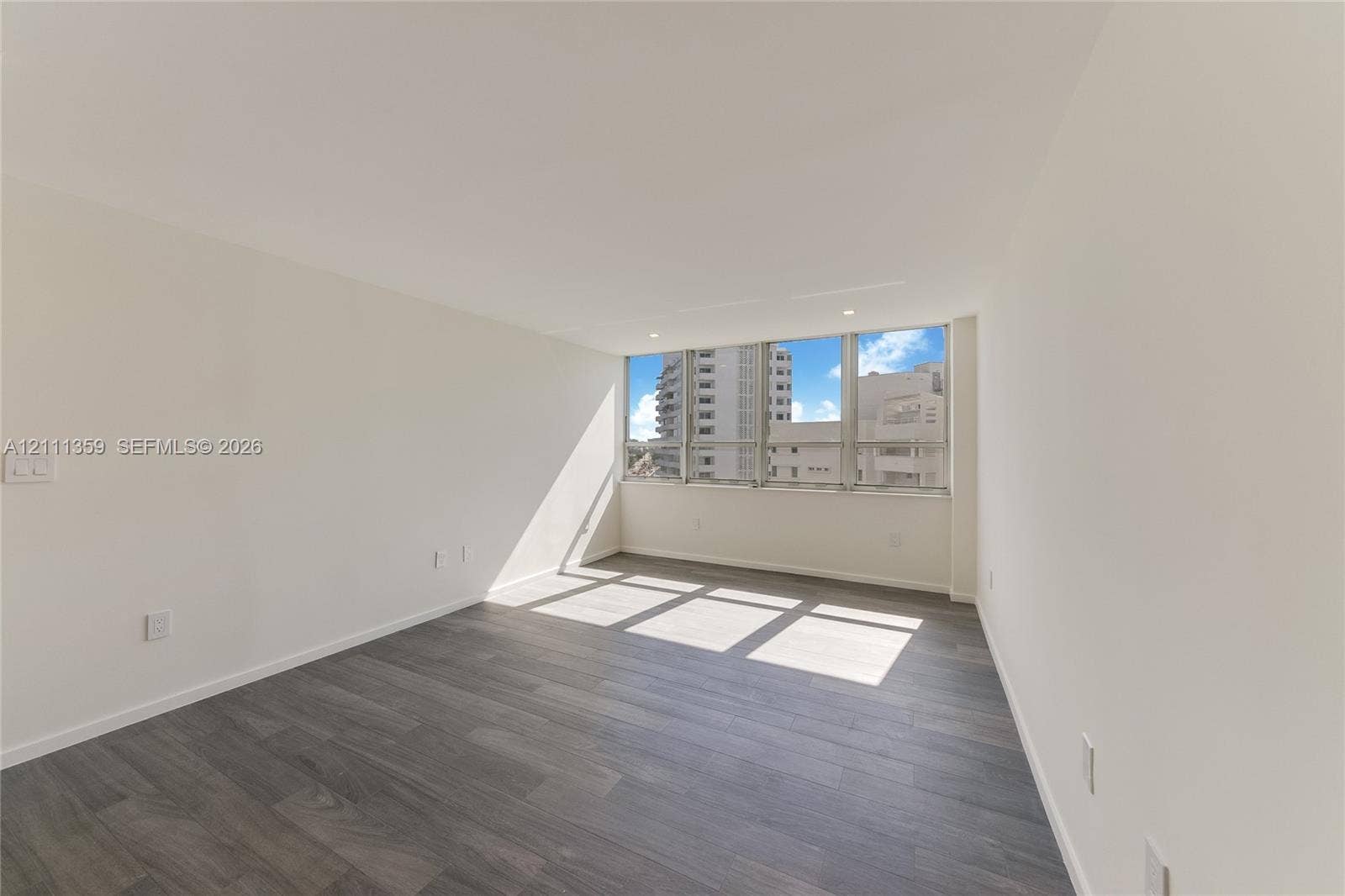 11 Island Avenue, #908, Miami Beach, Miami Beach, FL 33139 Neutral interior space featuring wood-finish flooring, floor-to-ceiling windows, and recessed ceiling lighting