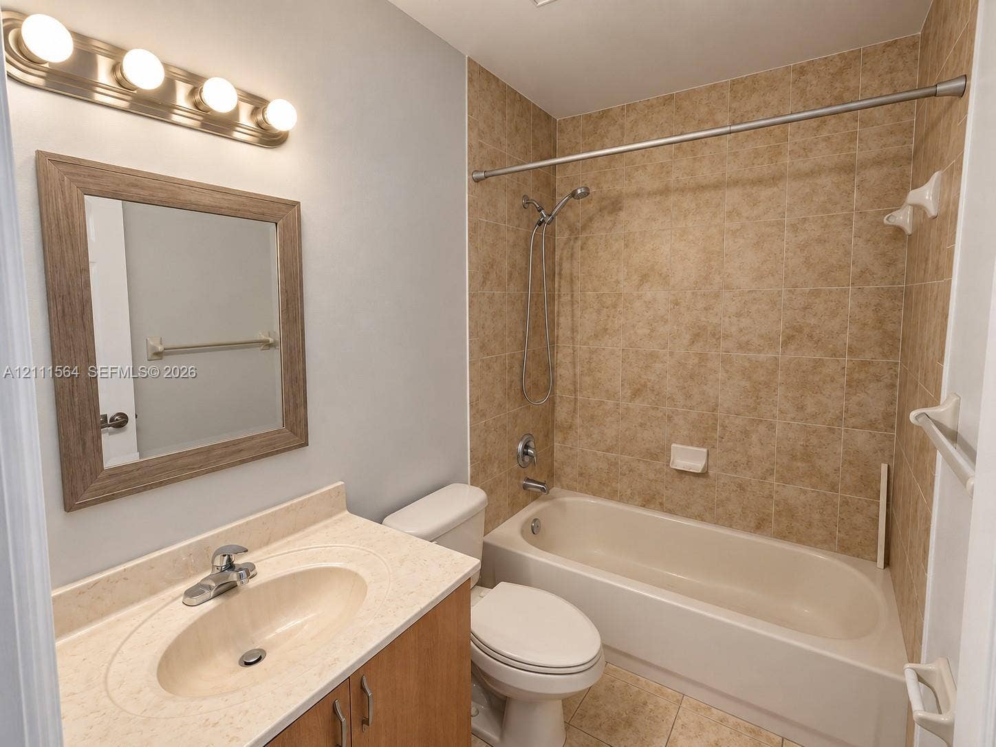 Secondary Bathroom (Upstairs)