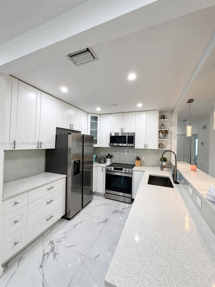 935 NE 164th Street, North Miami Beach, North Miami Beach, FL 33162 Photo 4