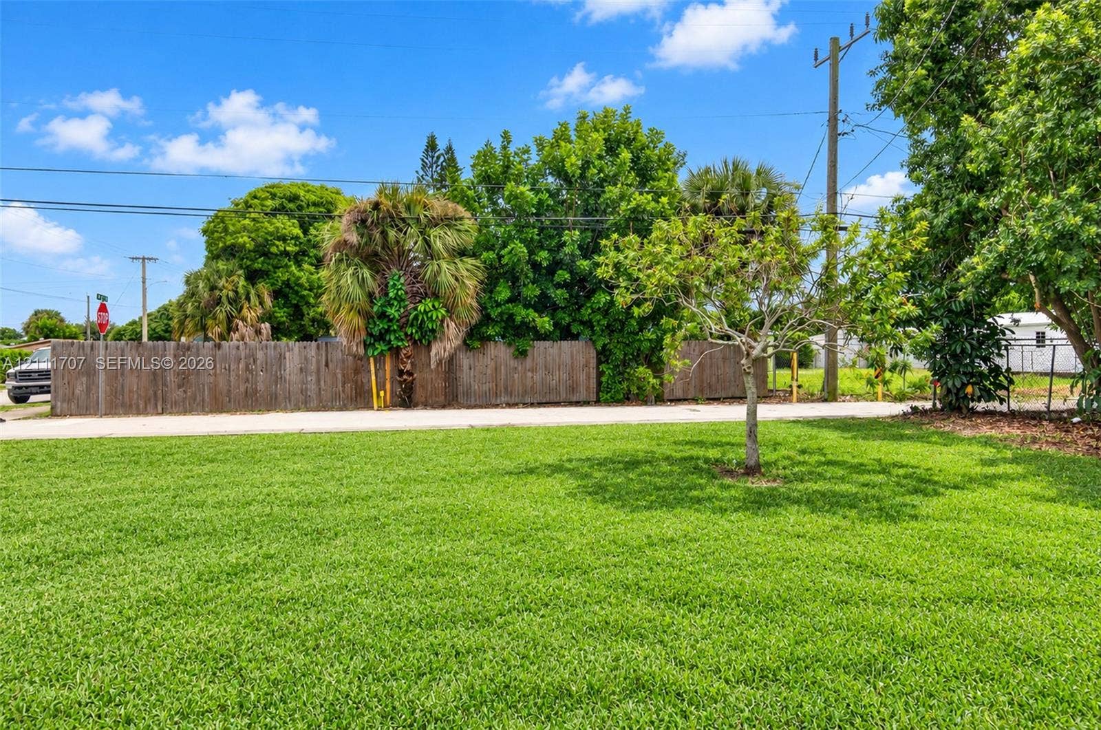 301 SW 12th Avenue, Delray Beach, FL 33444 Expansive lawn featuring mature trees, palms, and additional parking option