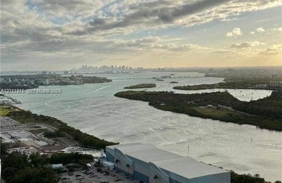 15811 Collins Avenue, #4102, Sunny Isles Beach, FL 33160 Panoramic bay and coastal skyline scenery featuring expansive water frontage, mangrove-lined shorelines, and distant urban horizon