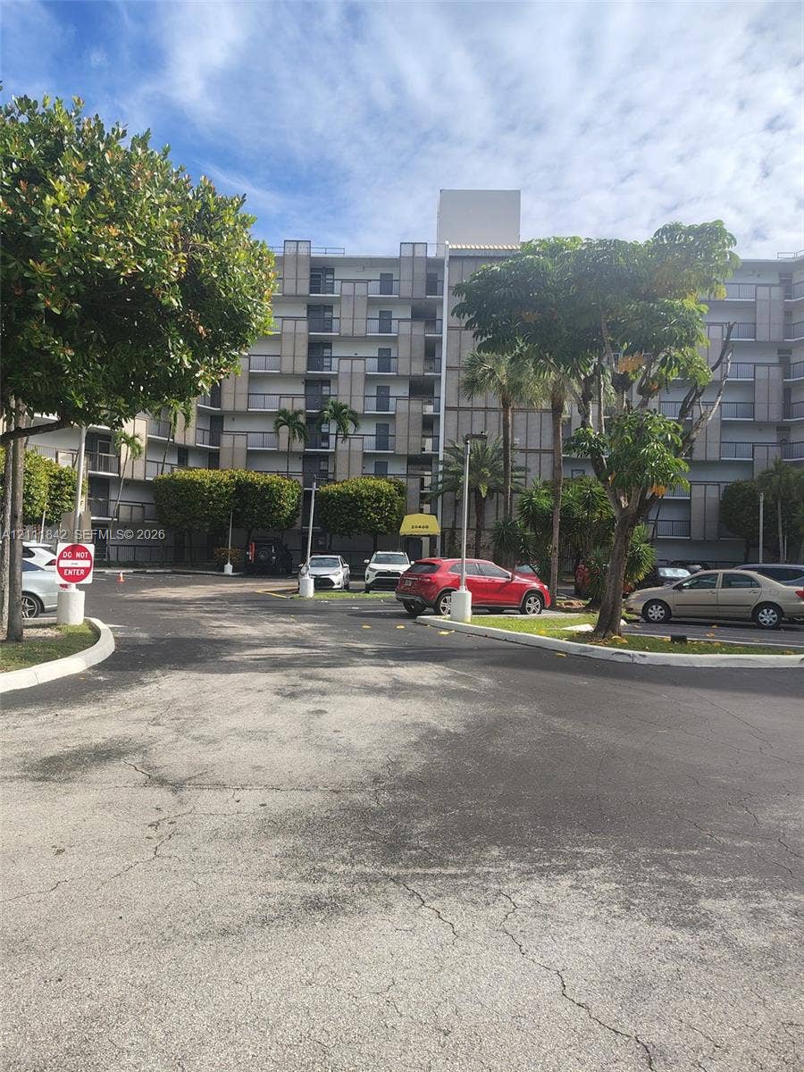 20400 W Country Club Drive, #303, Aventura, Aventura, FL 33180 Photo 2