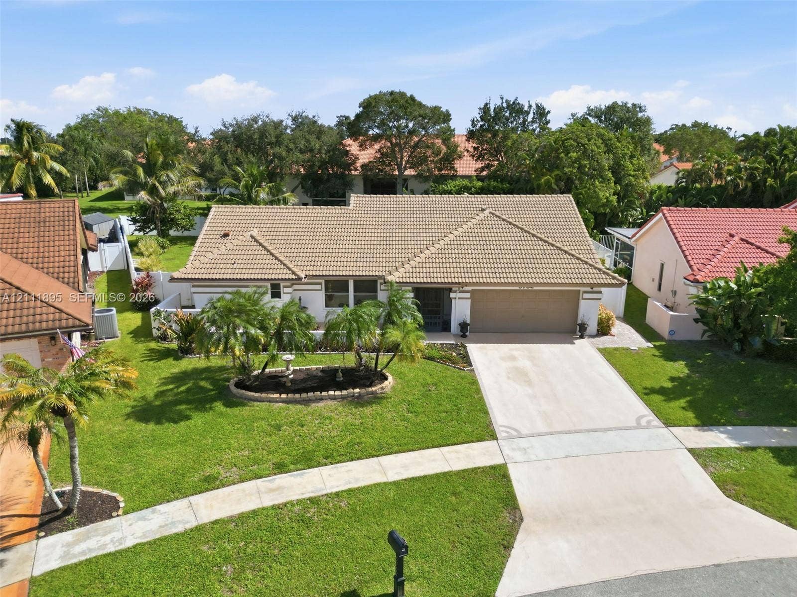 5792 Sun Pointe Circle, Boynton Beach, FL 33437 Photo 2