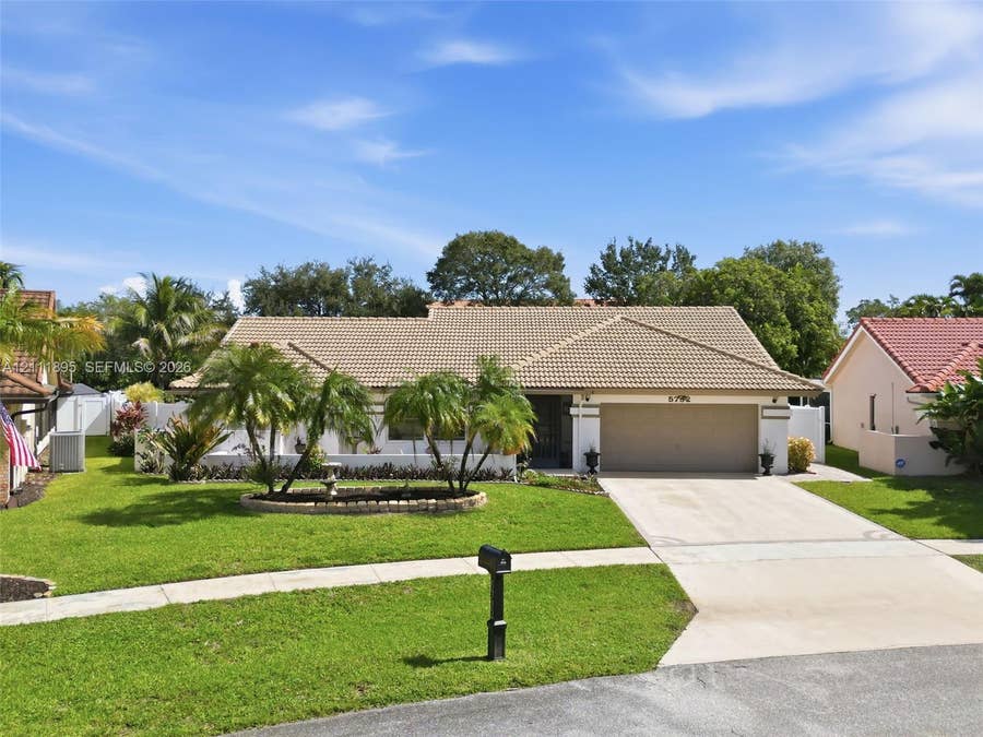 Property photo for 5792 Sun Pointe Circle, Boynton Beach, FL