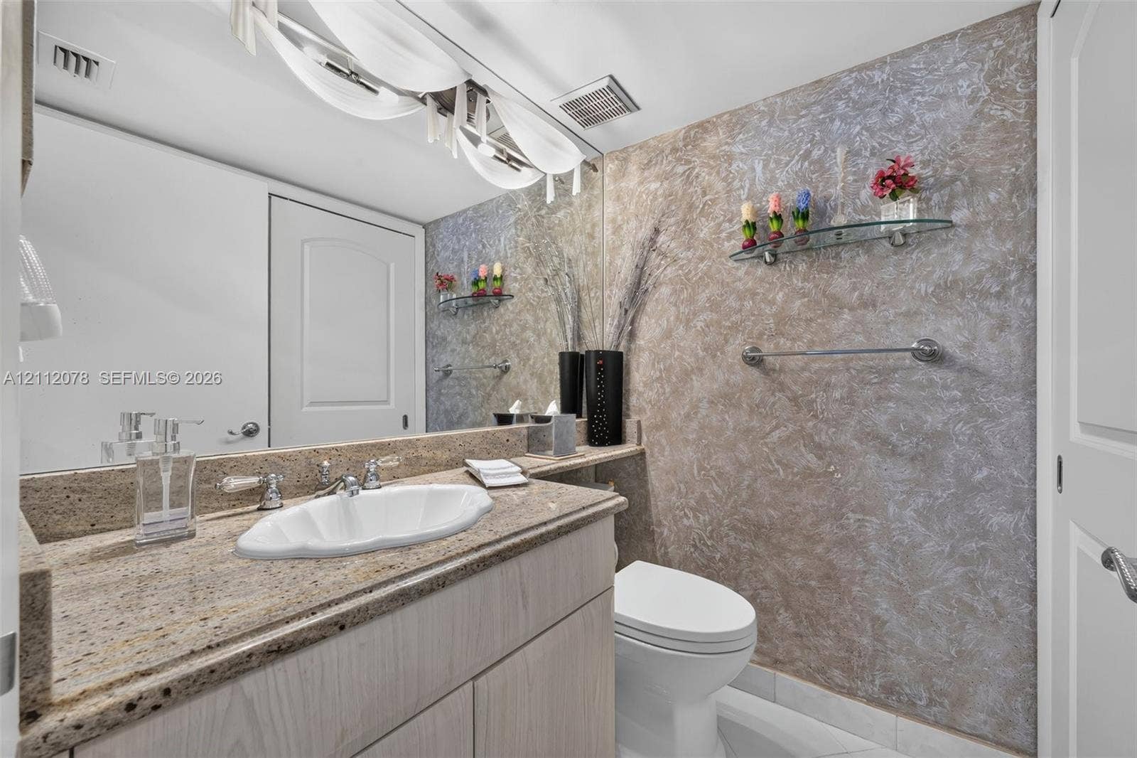 19195 NE 36th Court, #2202, Aventura, FL 33180 Guest Bathroom