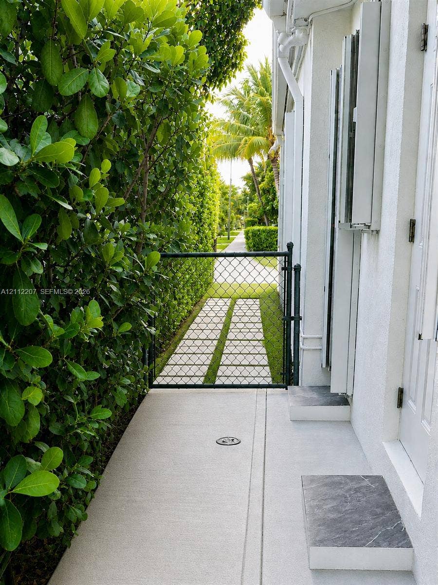 525 SW 67th Avenue, Miami, Miami, FL 33144 Photo 22