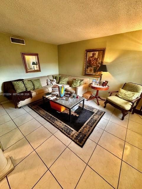 820 Salzedo Street, #305, Coral Gables, FL 33134 Large-format light-colored ceramic floor tiling