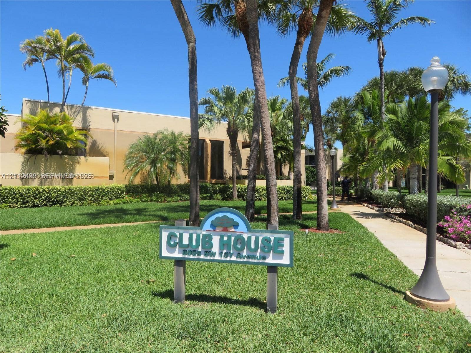 CLUBHOUSE