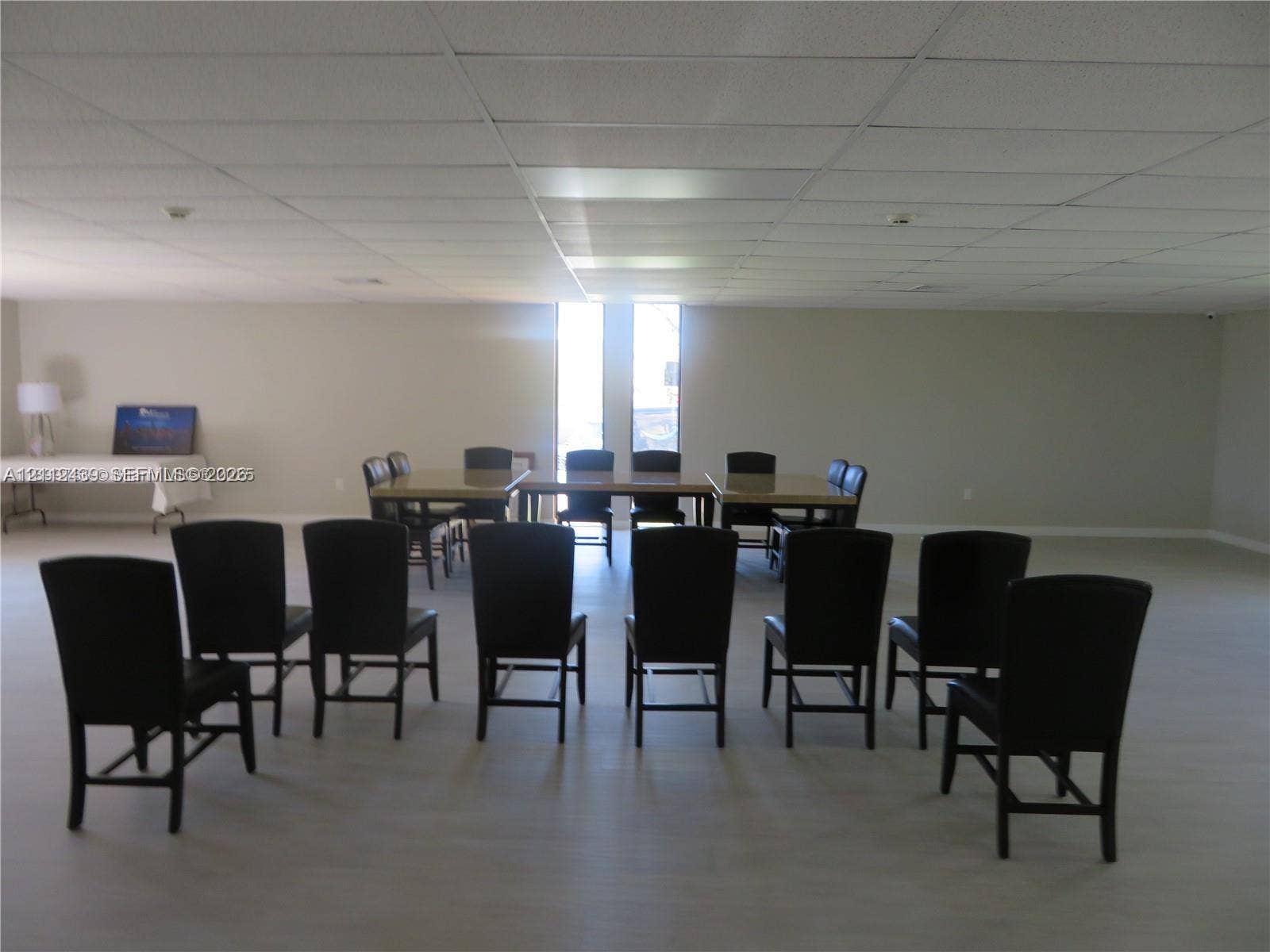 MEETING ROOM