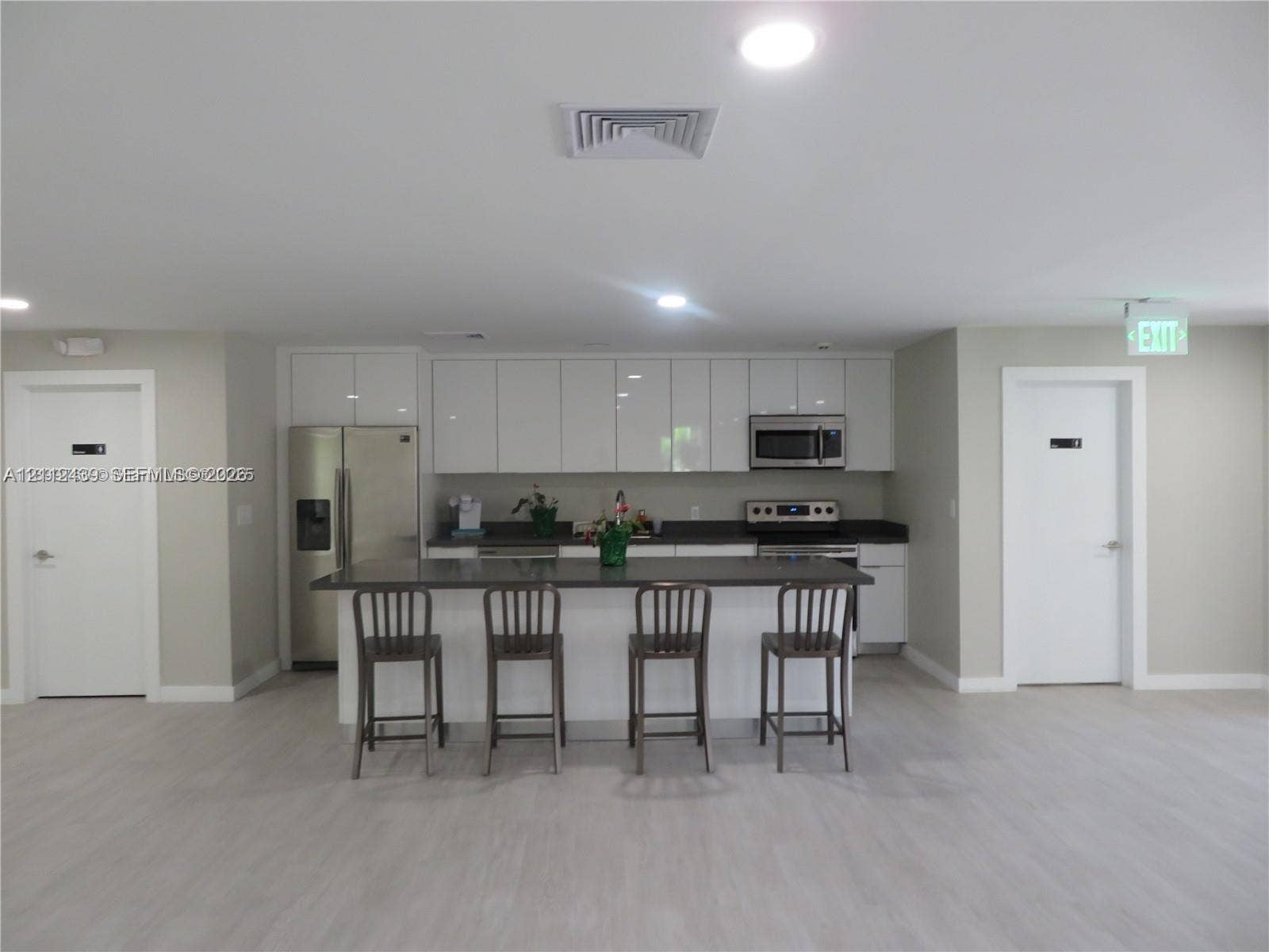CLUBHOUSE - KITCHEN