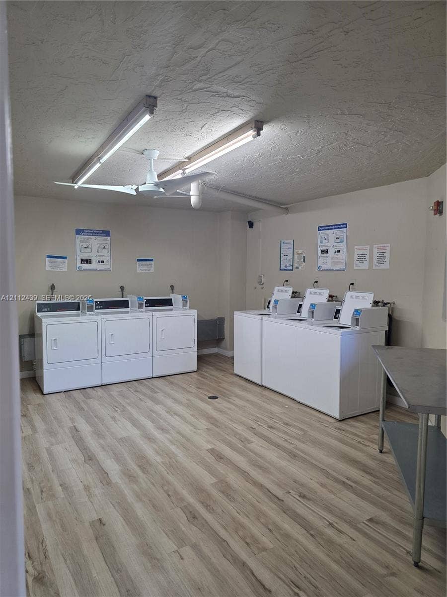 LAUNDRYROOM ON EACH FLOOR