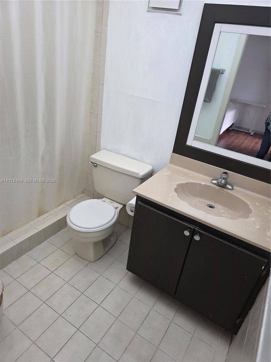 MASTER BATH WITH SHOWER